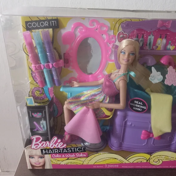 2010 Barbie Hair-Tastic Color And Wash Salon Doll Set NIB